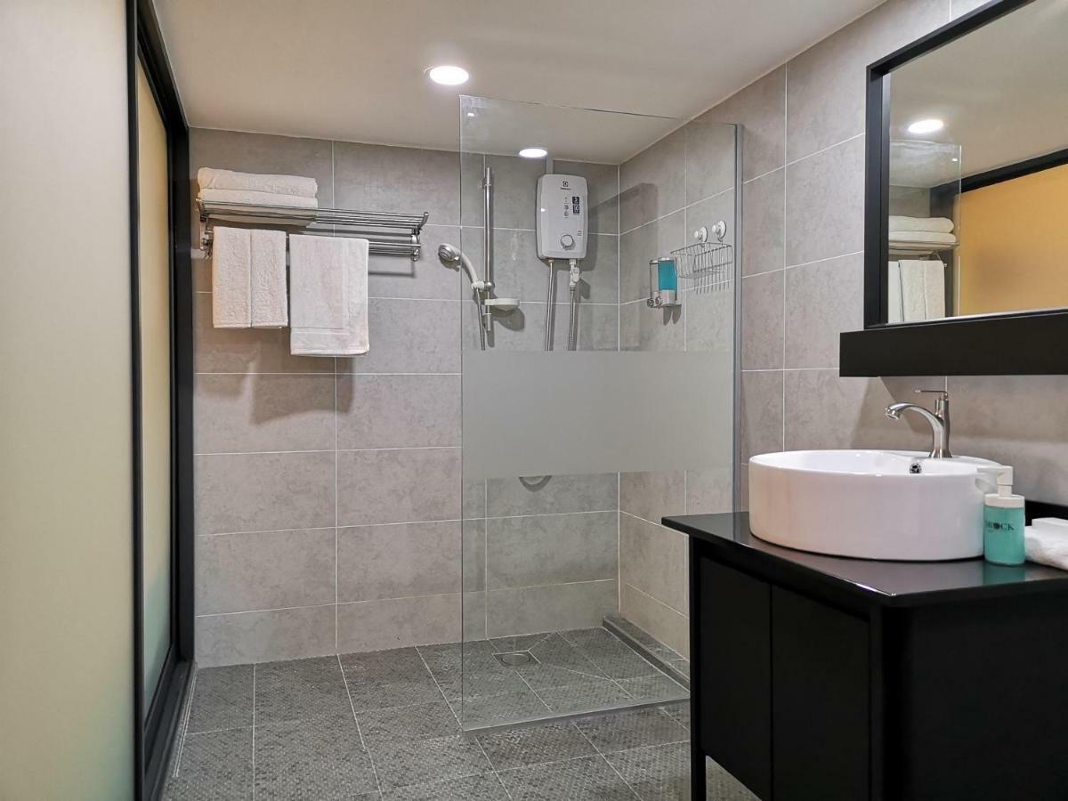 Bedrock Hotel Ipoh Bagian luar foto