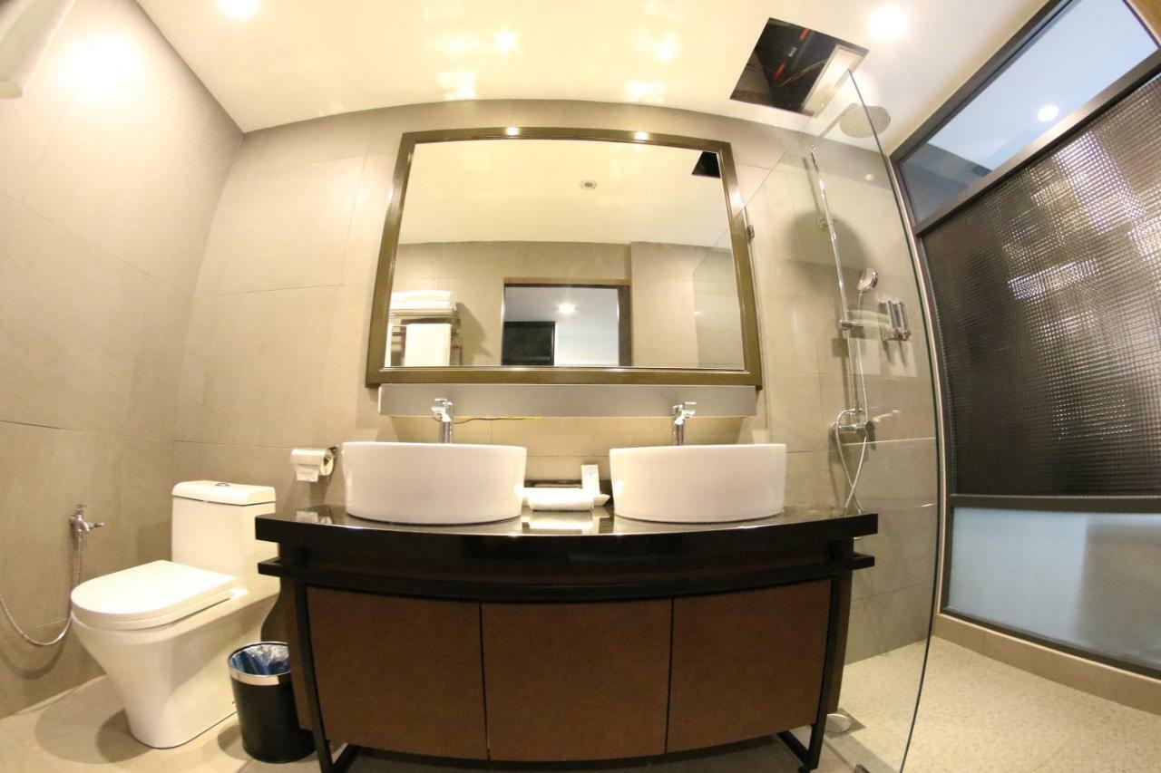 Bedrock Hotel Ipoh Bagian luar foto
